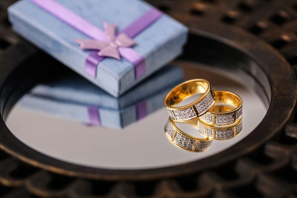 Gold ring price in Pakistan shown through an elegant gold ring close-up