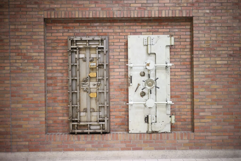 How to Store Your Gold Safely: Bank Lockers vs Home Safes in Pakistan