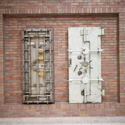 How to Store Your Gold Safely: Bank Lockers vs Home Safes in Pakistan