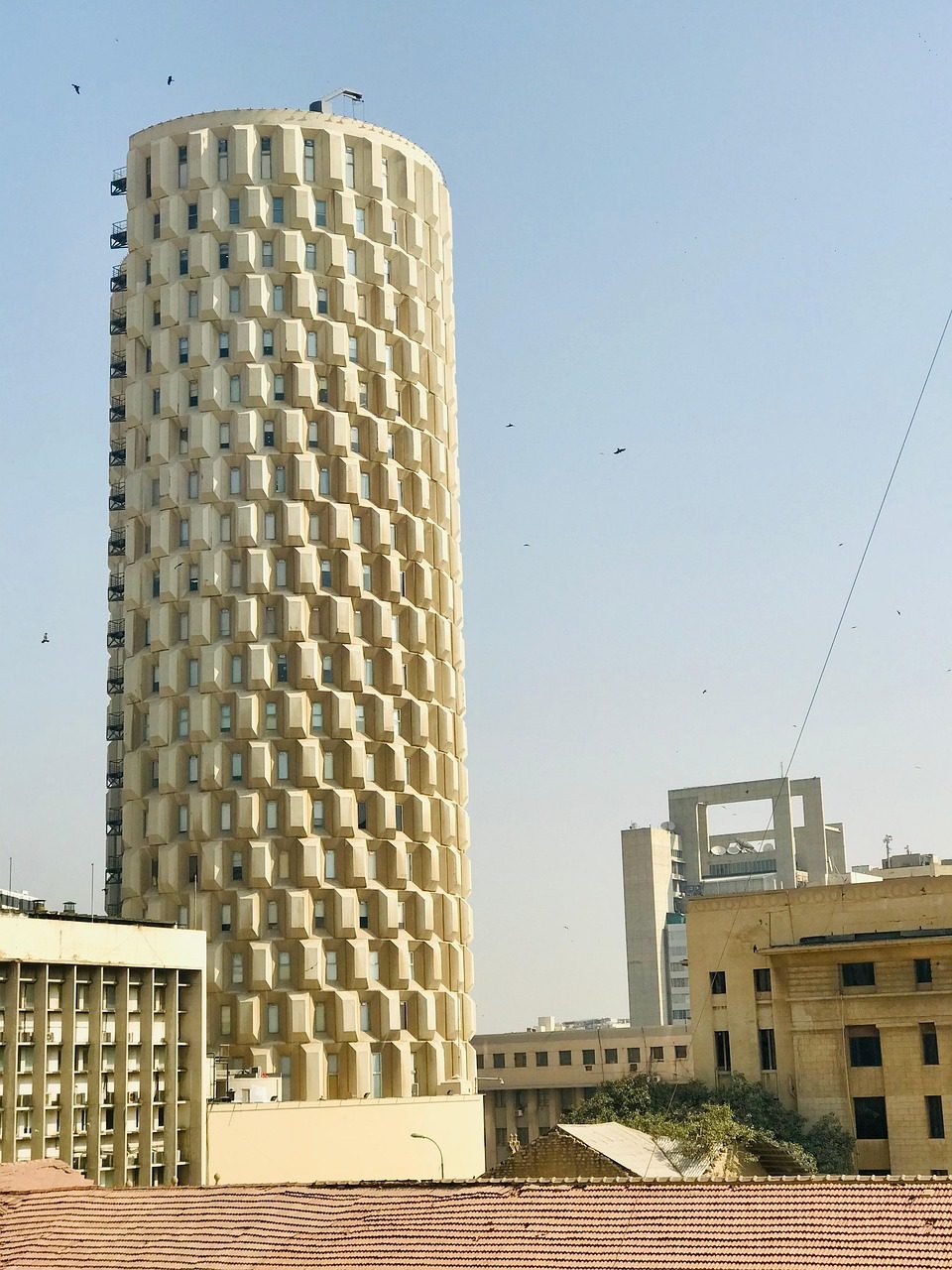 Karachi ka ek financial district tower, jahan Pakistan ke stock market aur REIT sector se juda business hota hai