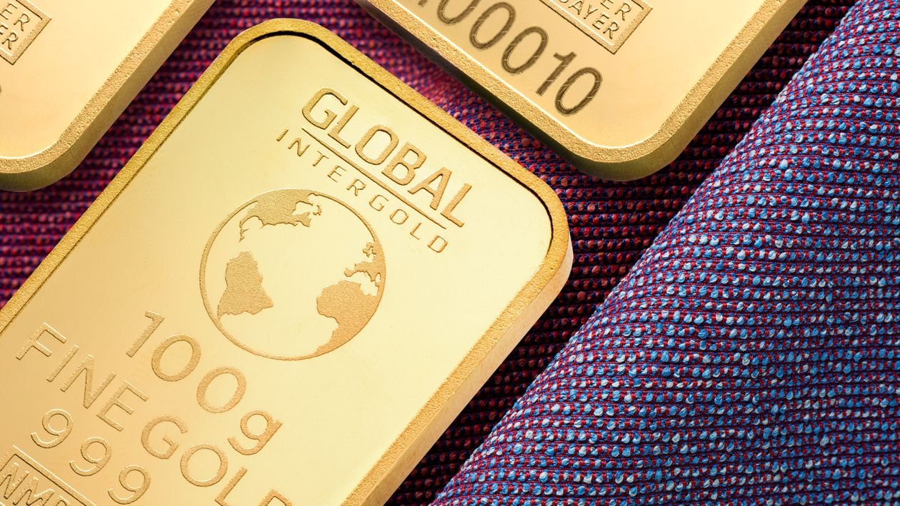 Fine gold bars representing physical gold as a long-term investment option